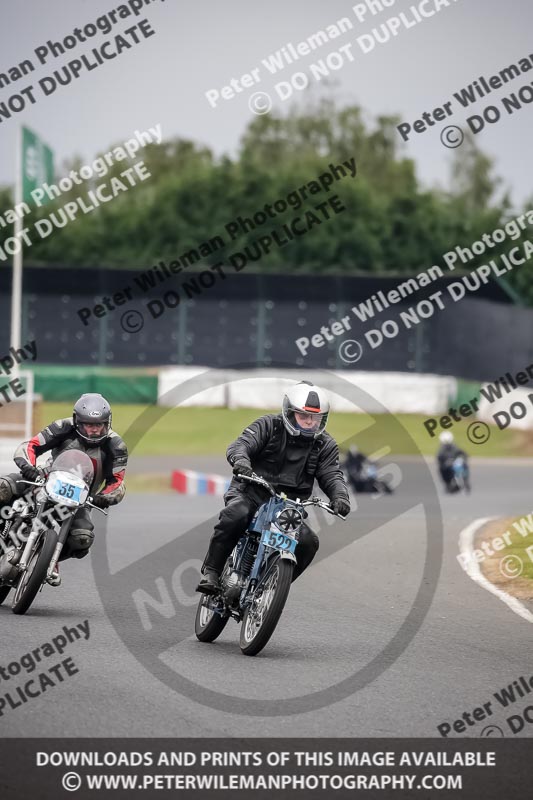 Vintage motorcycle club;eventdigitalimages;mallory park;mallory park trackday photographs;no limits trackdays;peter wileman photography;trackday digital images;trackday photos;vmcc festival 1000 bikes photographs